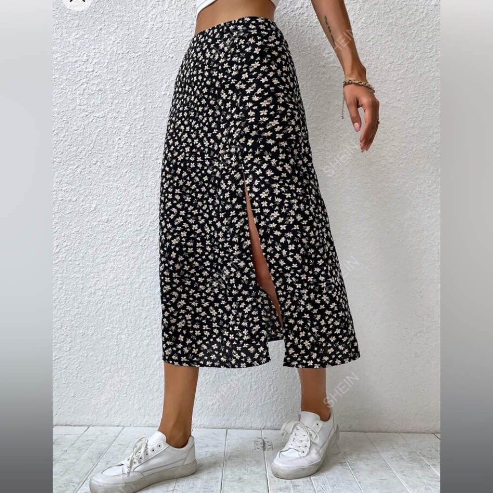 ❤️HP SHEIN VCAY ditsy floral split thigh skirt